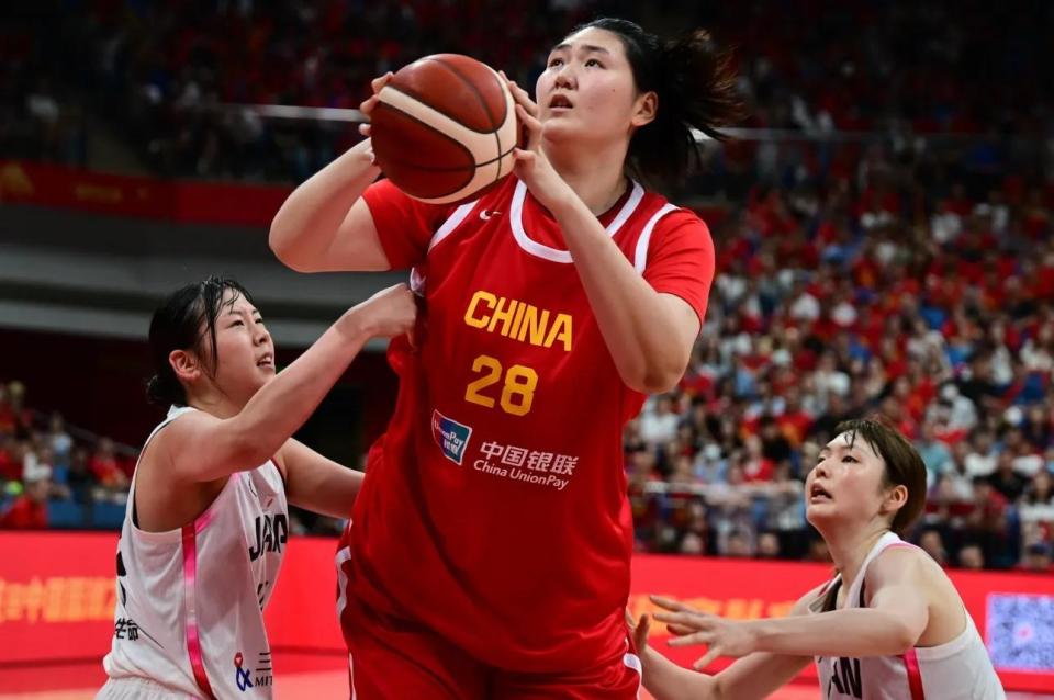 国家队大赛首秀！张子宇13分末节双塔让人期待(张子宇女篮个人资料)