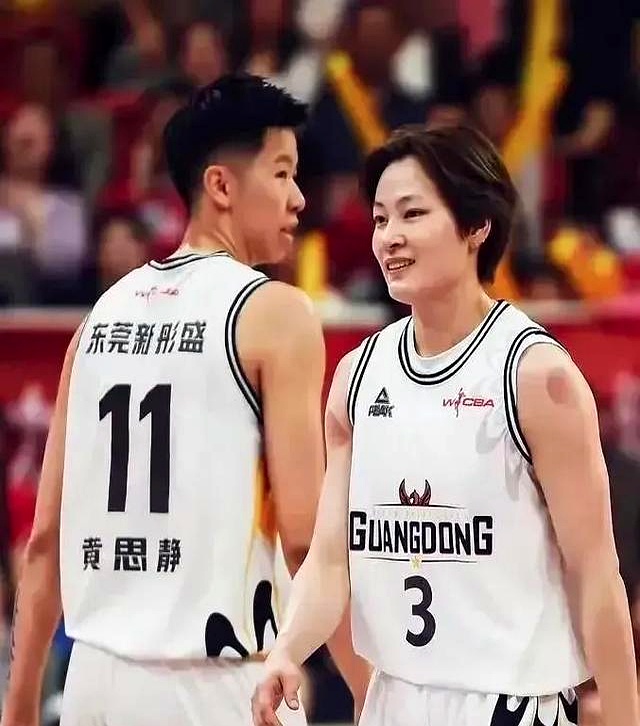 黄思静21年女篮亚洲杯个人集锦，对阵日本砍18分7篮板(女篮黄思静个人资料及身高)